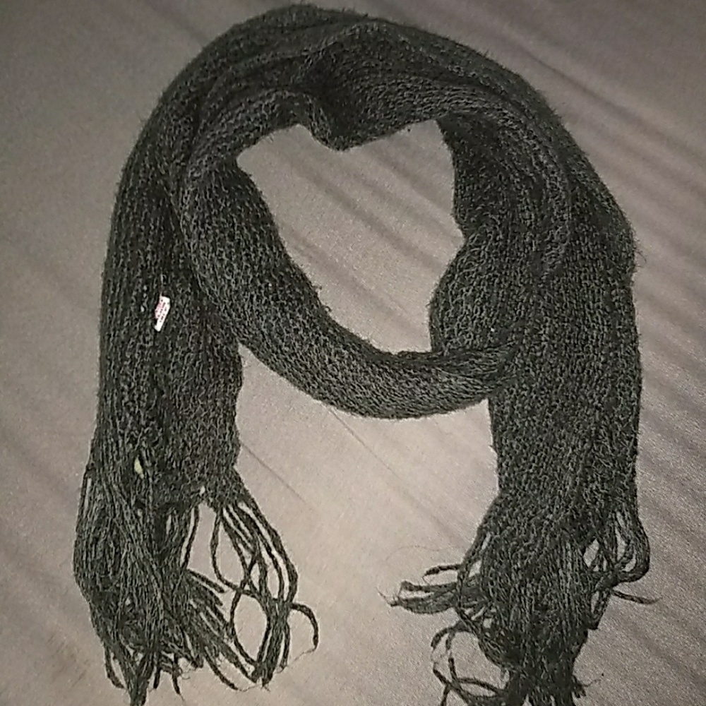 Grey scarf from candies